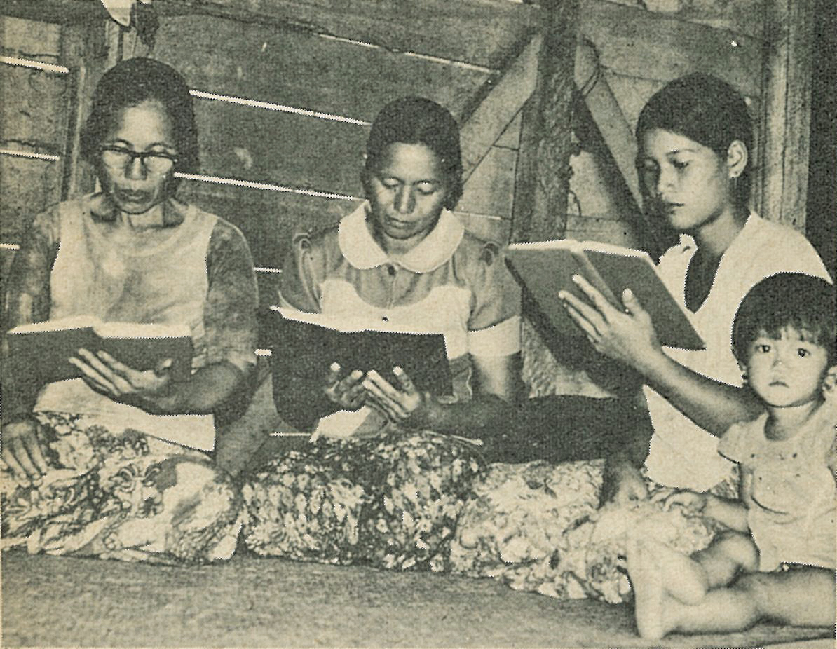 People Reading First Lun Bawang Bible